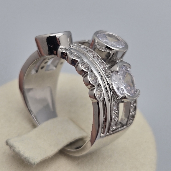 Multi-Stone Diamond Fashion Silver Tone Cocktail Ring Size 8 NWOT - Picture 4 of 12